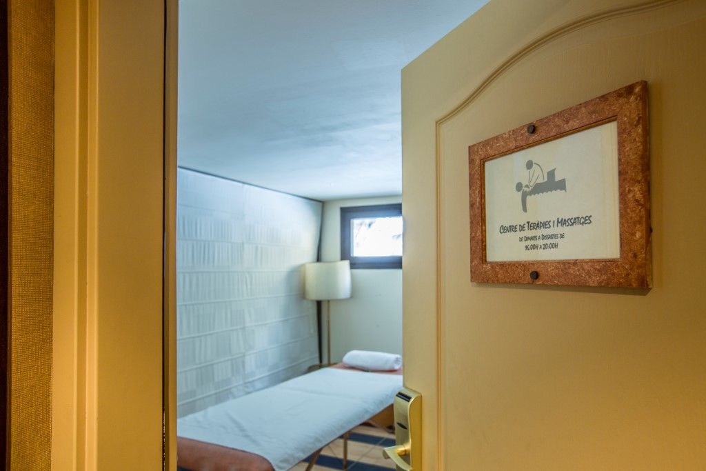 Hotel Atiram Patagonia Arinsal Esterno foto